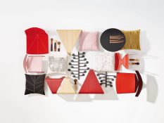 Kissen, Garderobenhalter, Stühle oder Tische