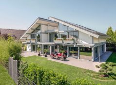 Familienvilla mit Innen-Pool