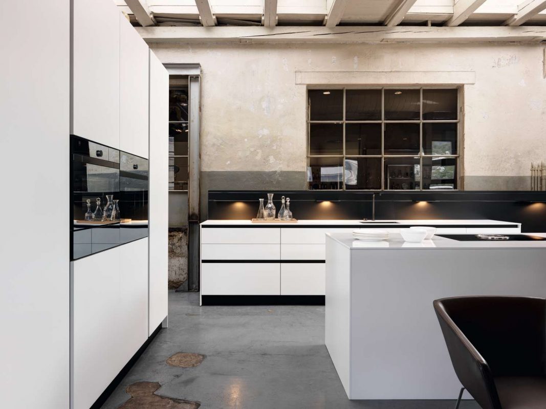 Kontrastreich, Kantig, Konsequent