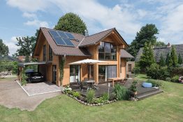 Fröhliches Familienblockhaus