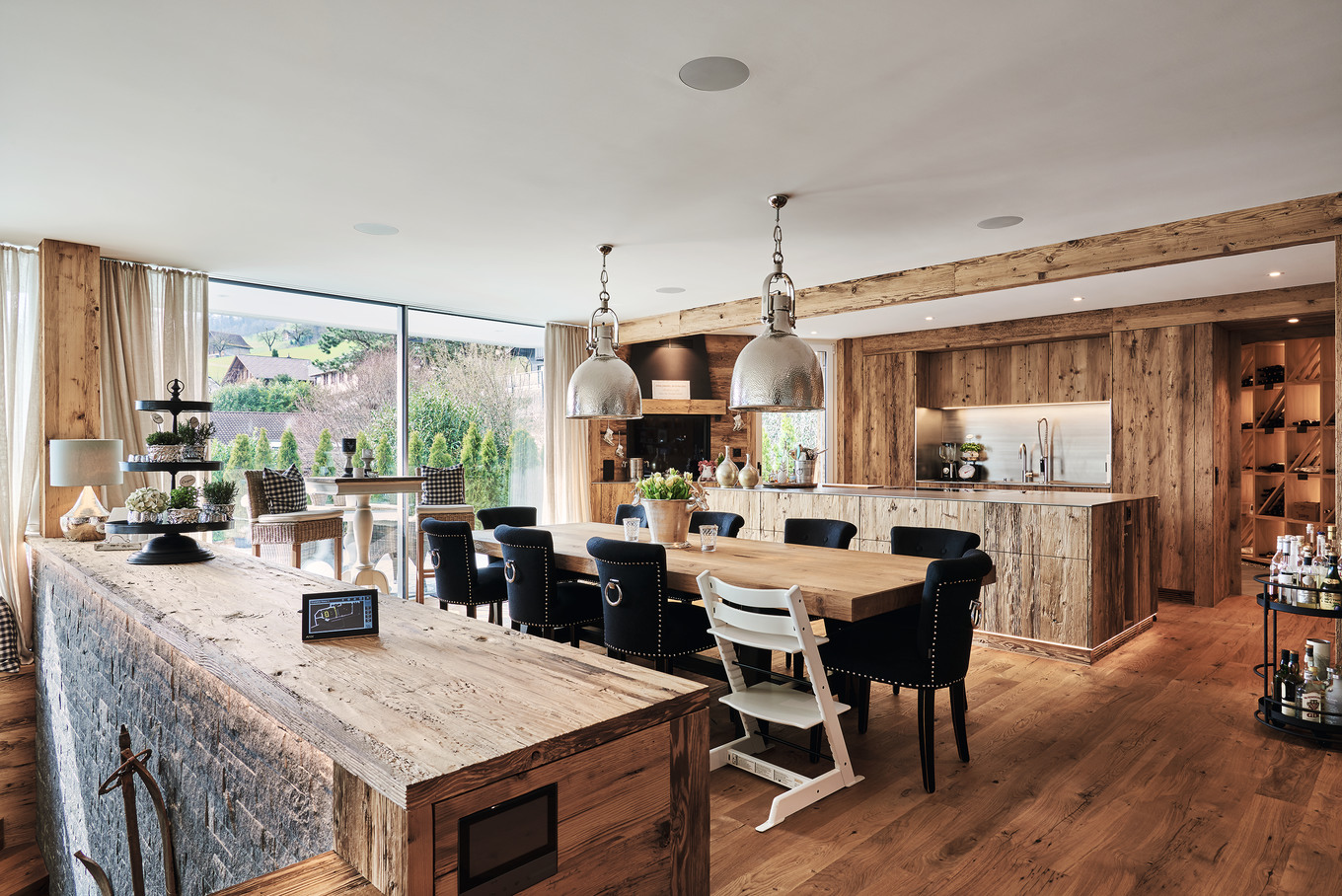 Weinkeller im Chalet-Chic