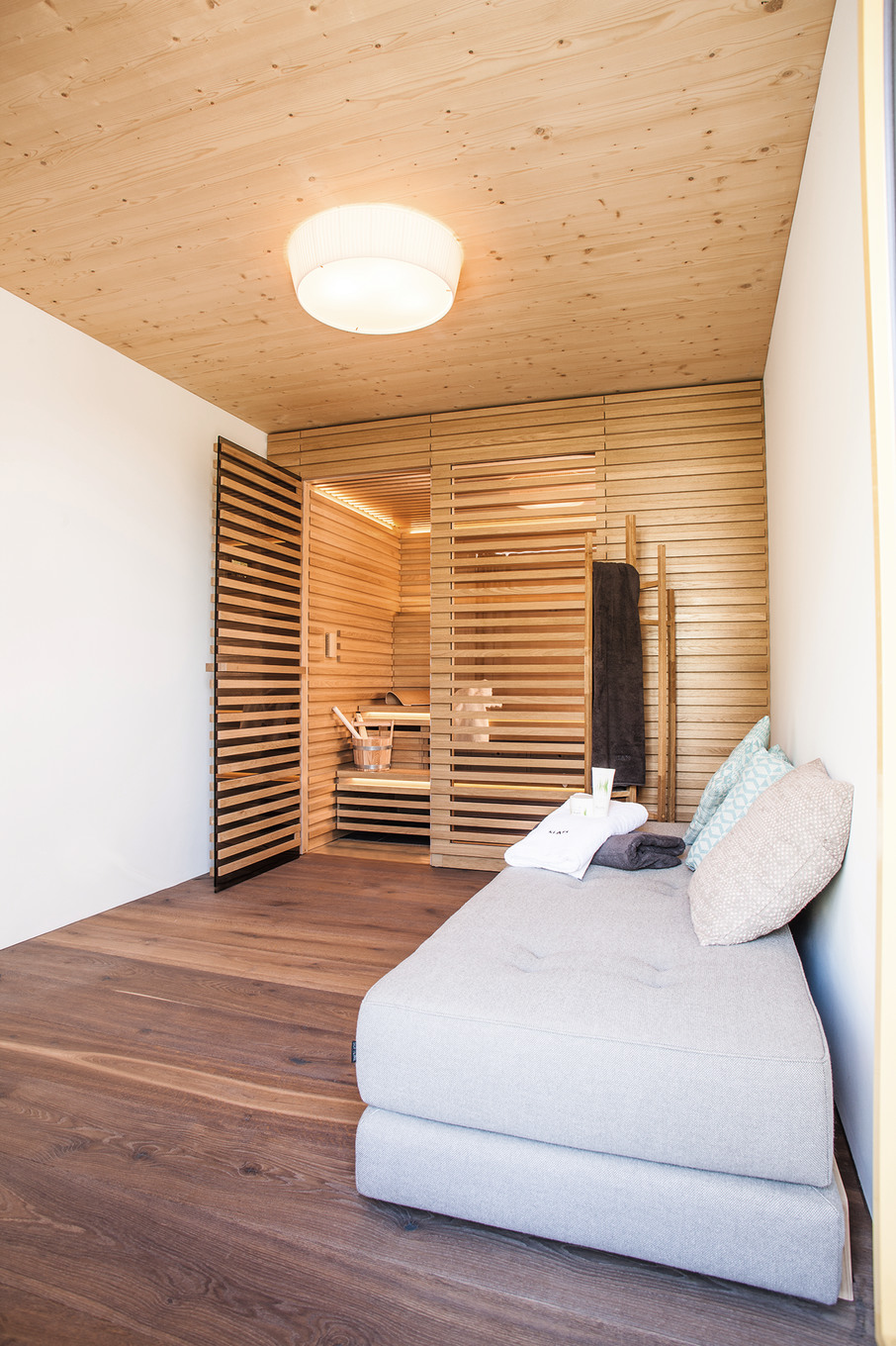 Garage wird zur Design-Sauna