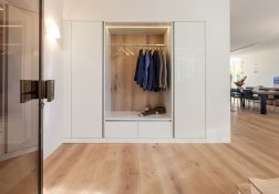 Holz an Boden und Wand