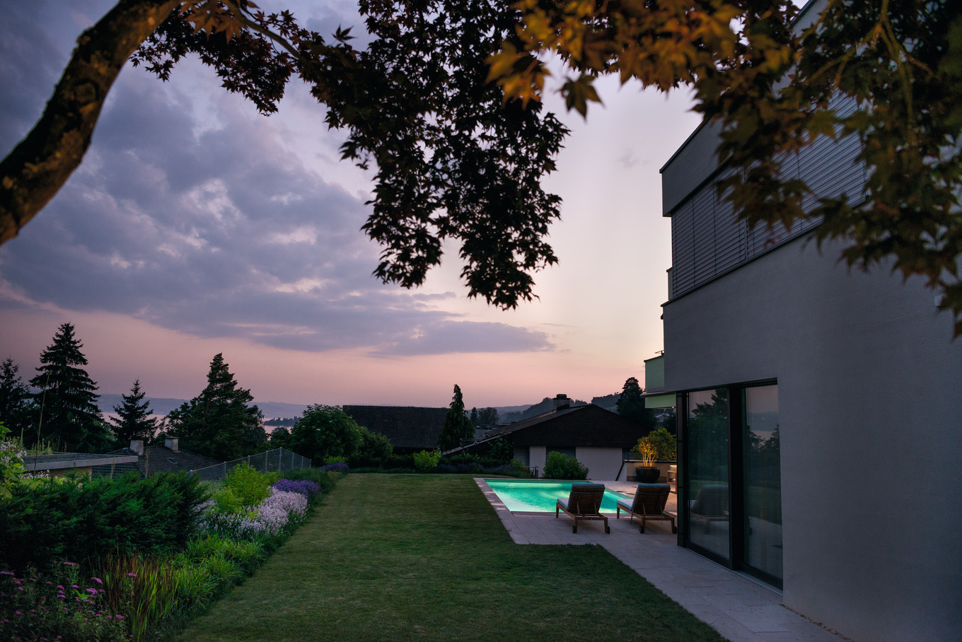 BEI LAUSCHIGEM ABENDLICHT