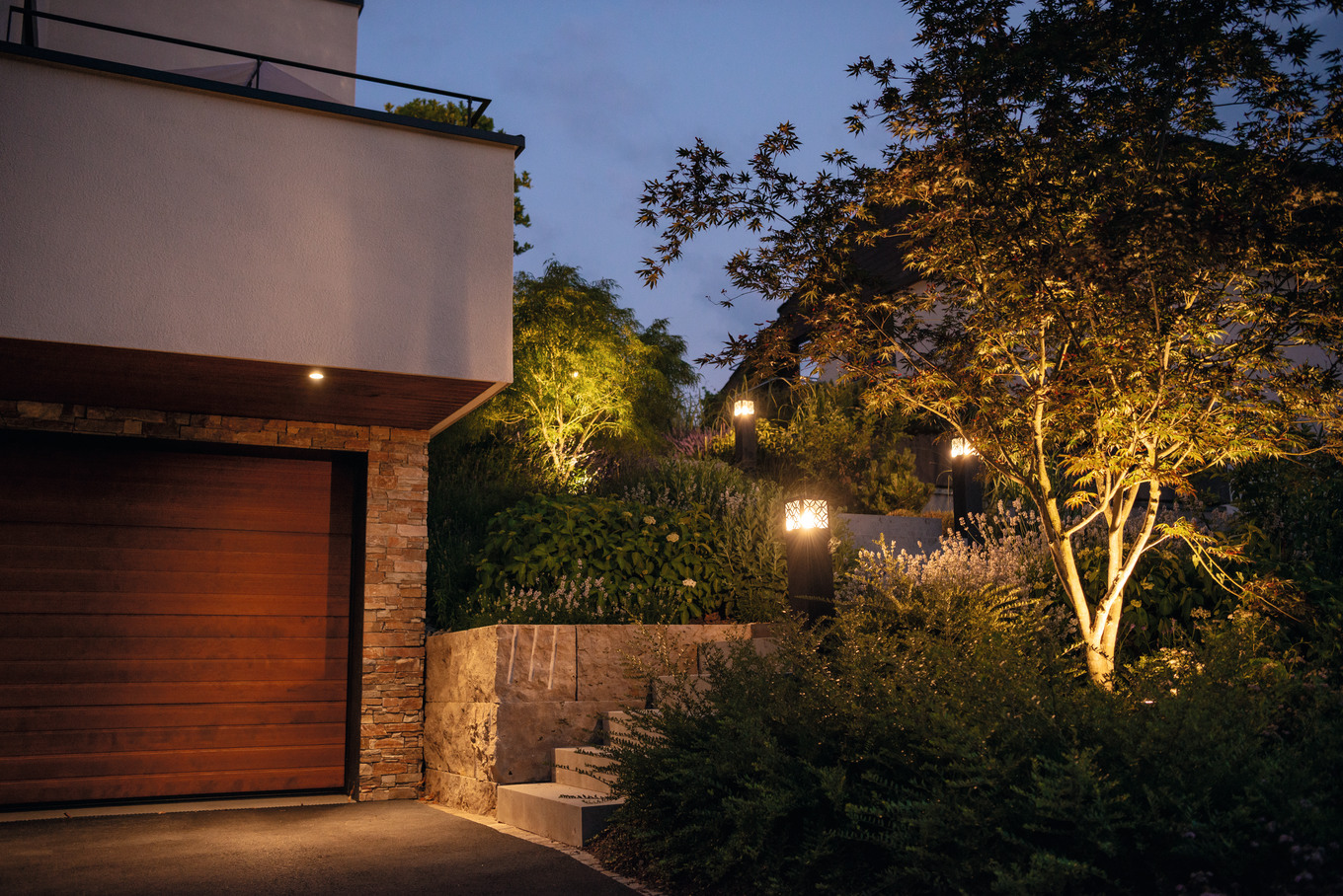 BEI LAUSCHIGEM ABENDLICHT