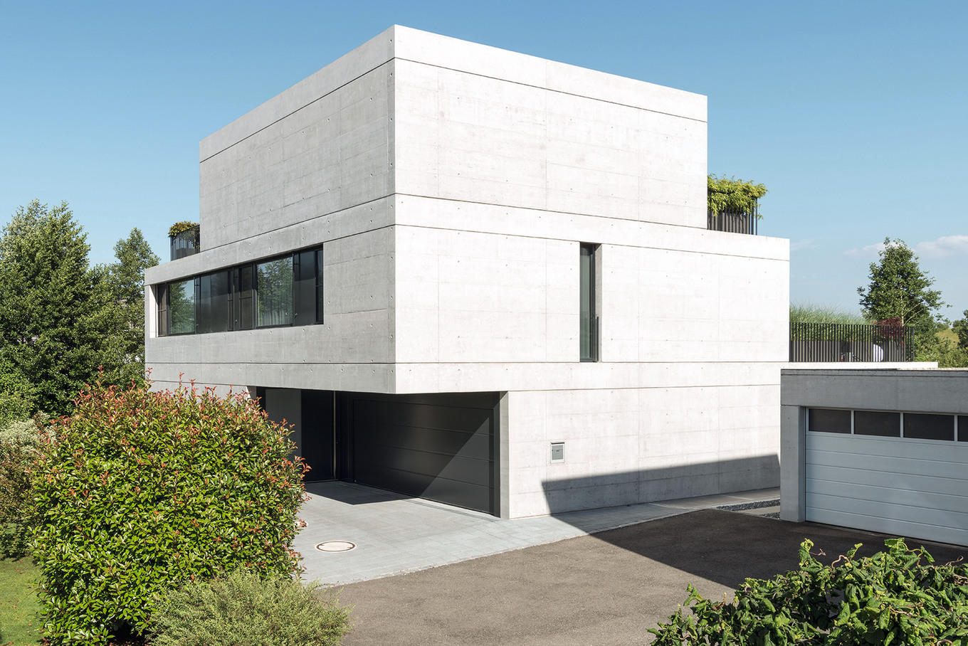 Präzise Architektur mit Kunst von Welt