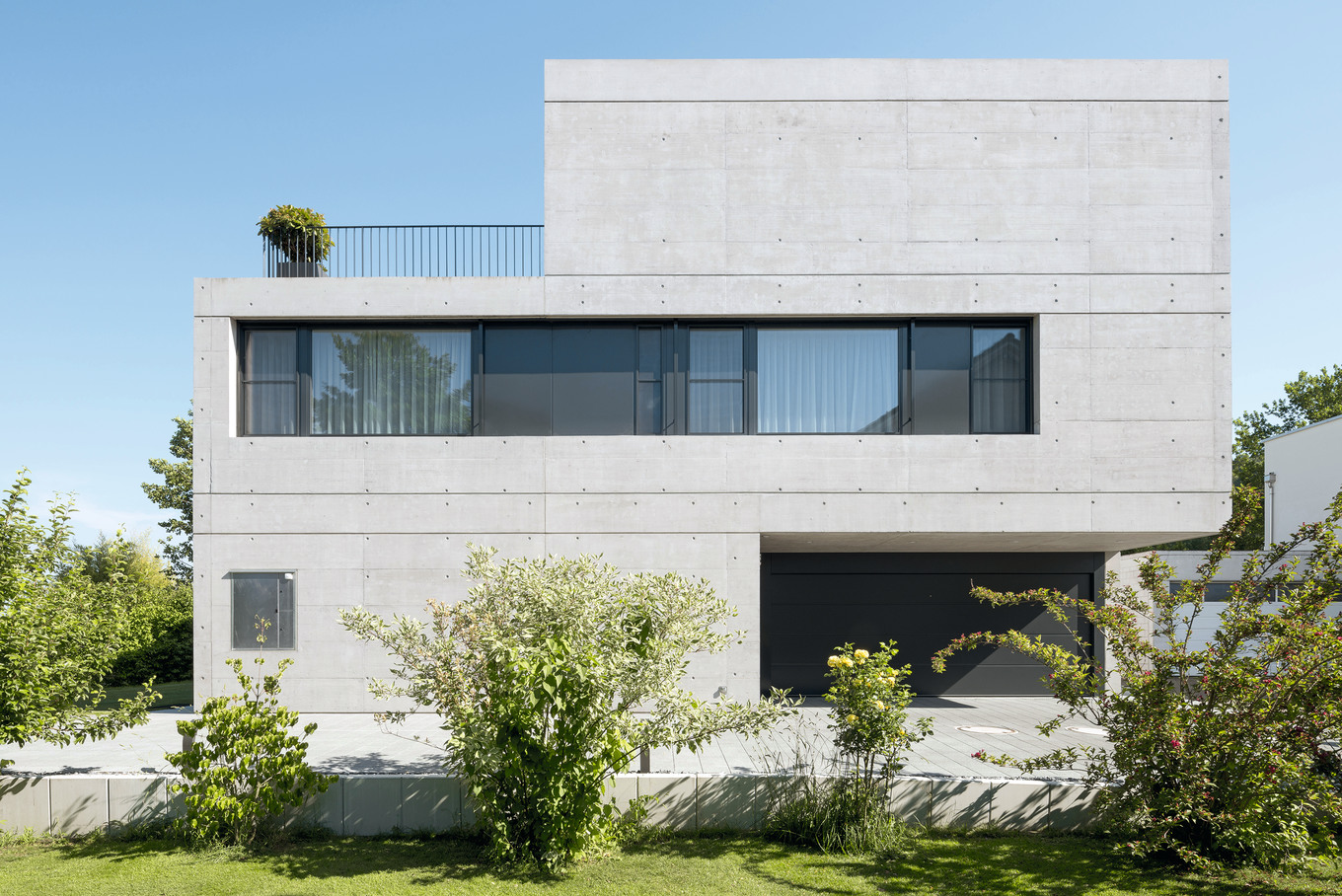 Präzise Architektur mit Kunst von Welt