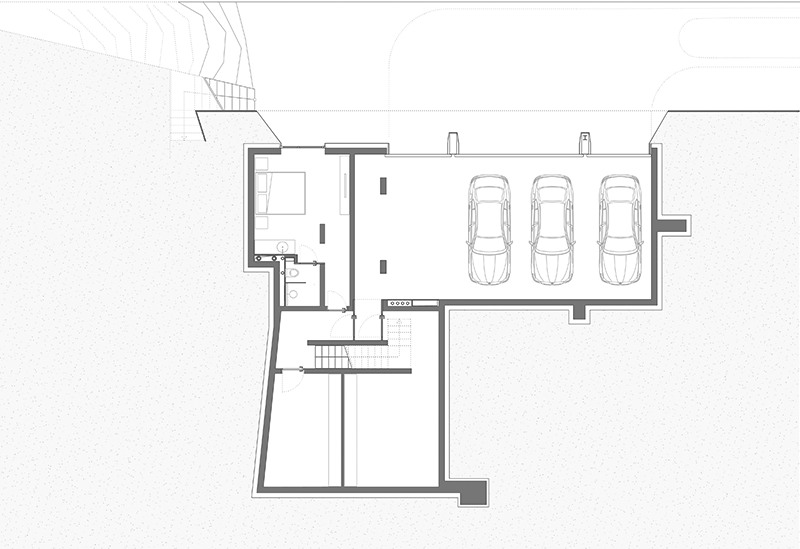 Ein Brutalist steht im Walde