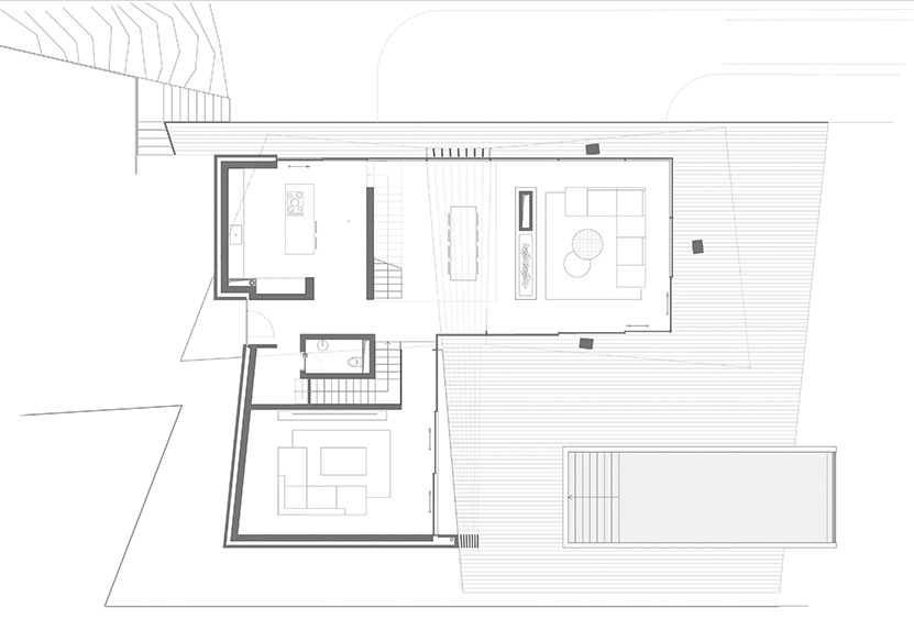 Ein Brutalist steht im Walde