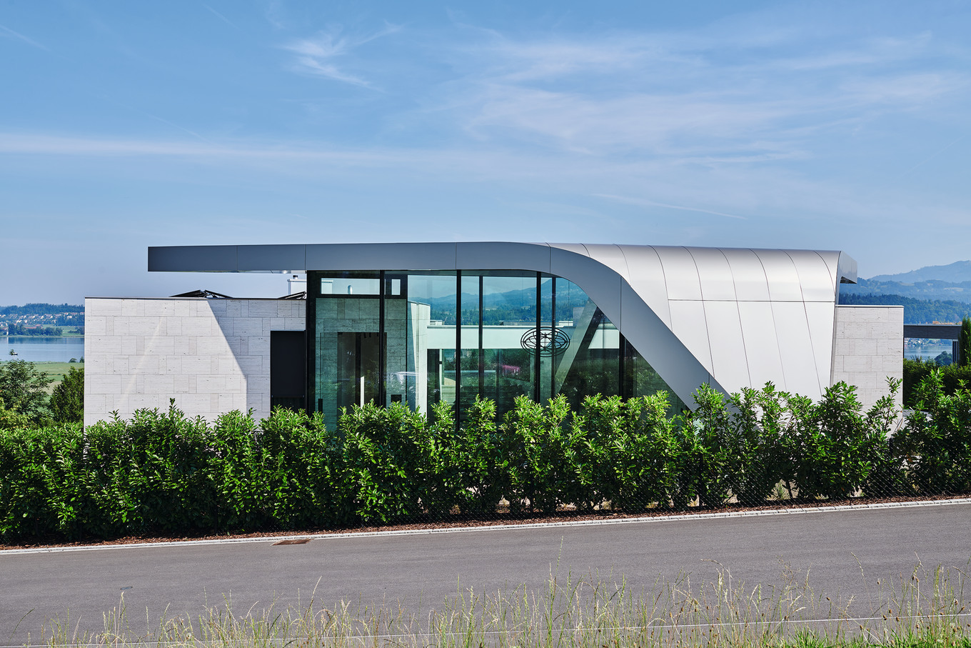 Im Schutz des Flügels