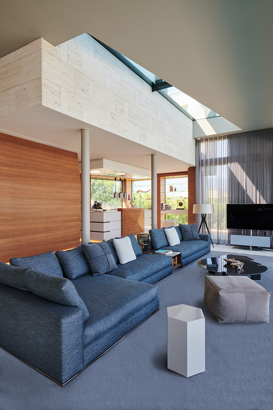 Im Schutz des Flügels