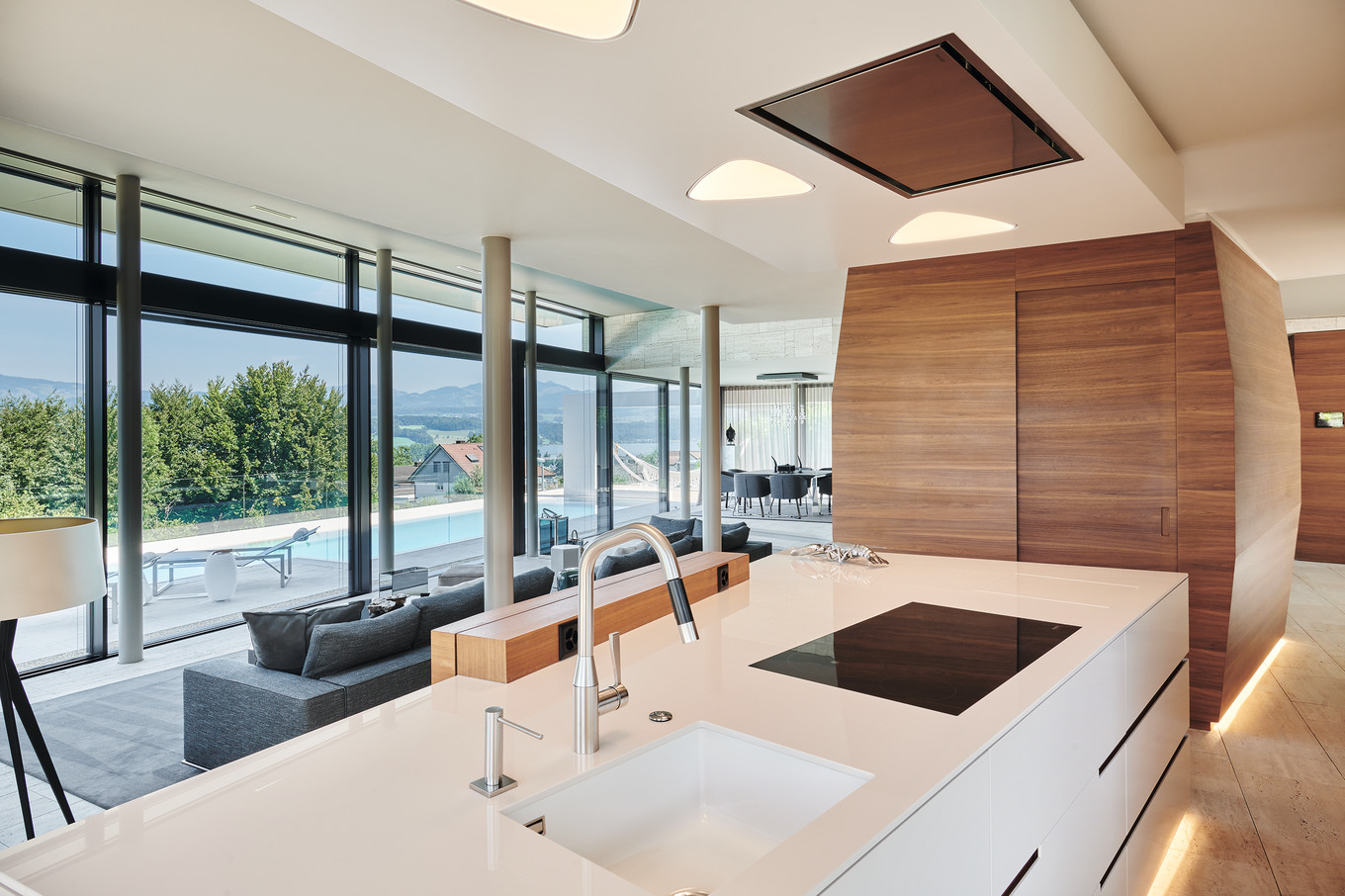 Im Schutz des Flügels