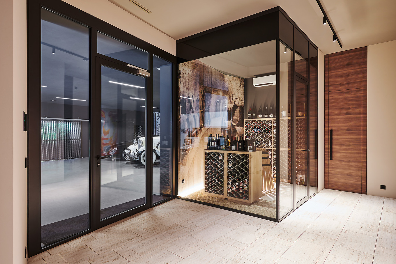 Im Schutz des Flügels