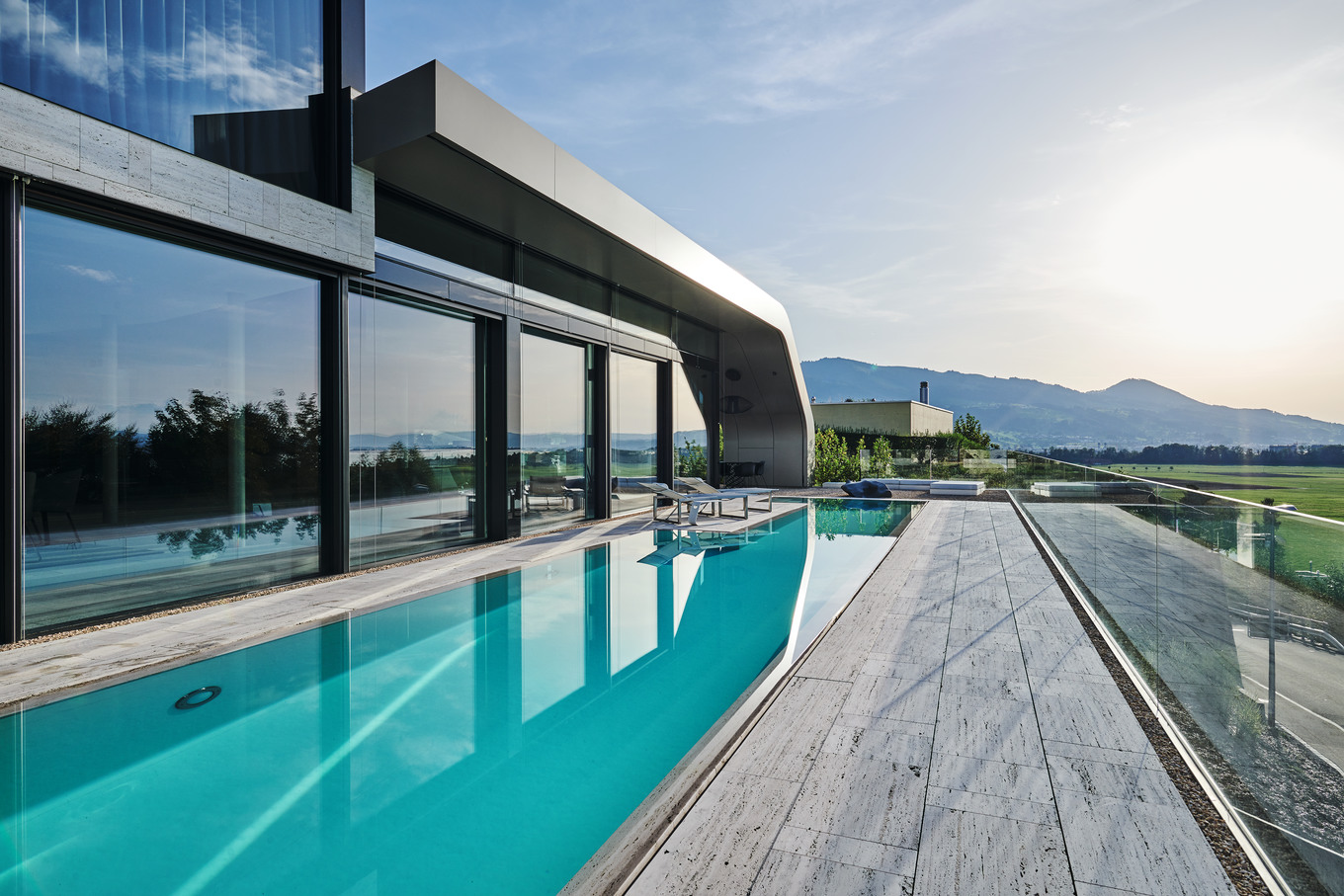 Im Schutz des Flügels