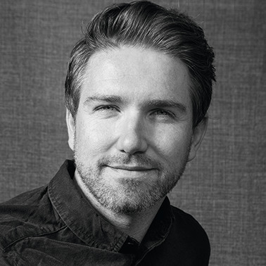 Im Schutz des Flügels