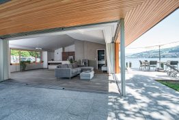 Auf Treibholz schwelgen