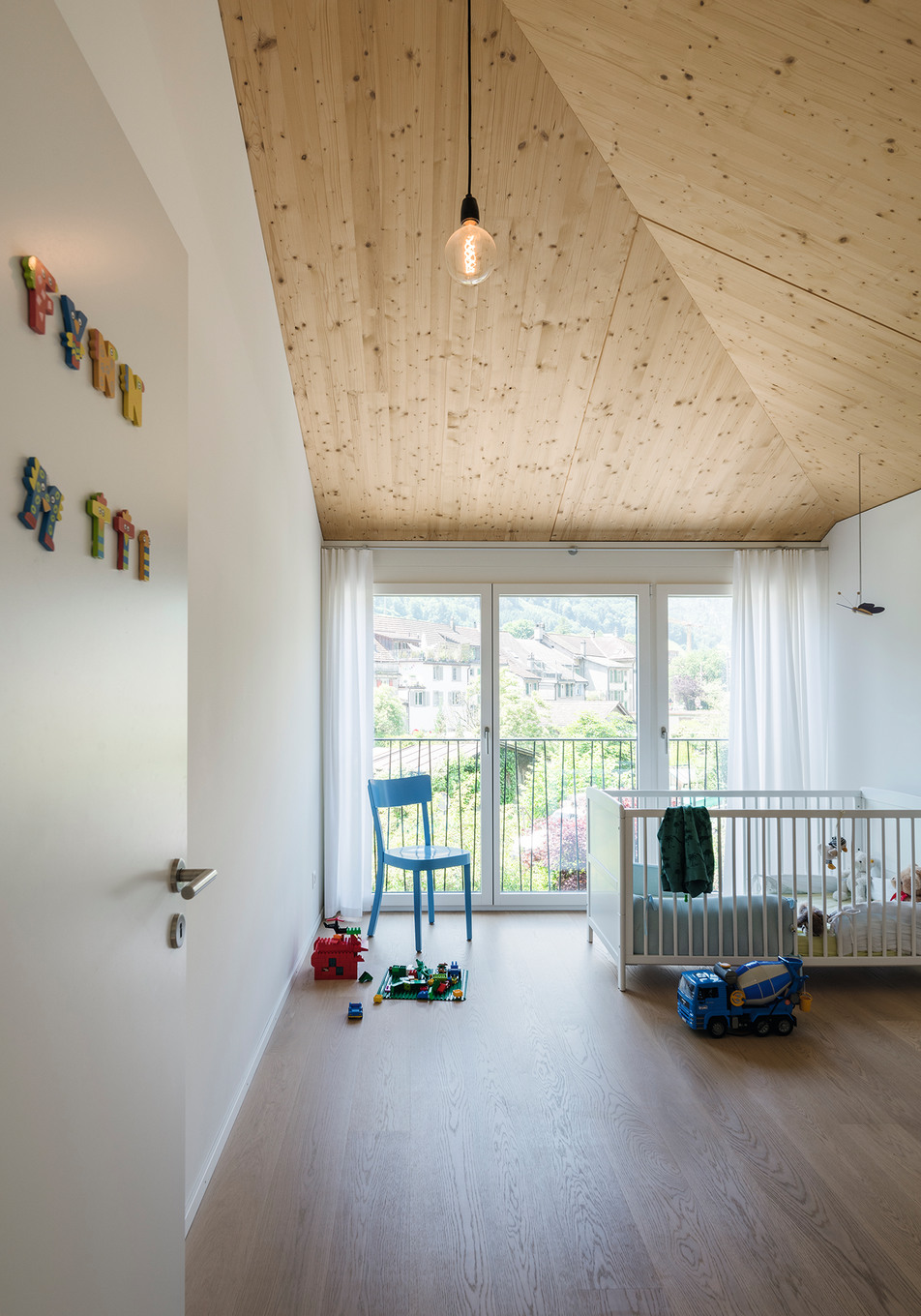 Familiennest auf Dreieckgrundstück