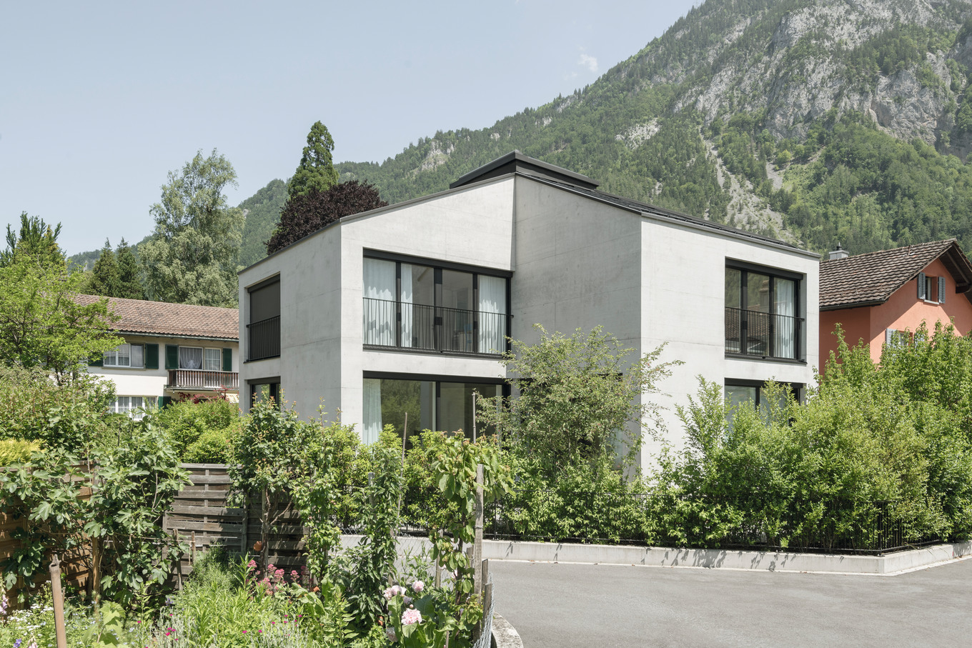 Familiennest auf Dreieckgrundstück