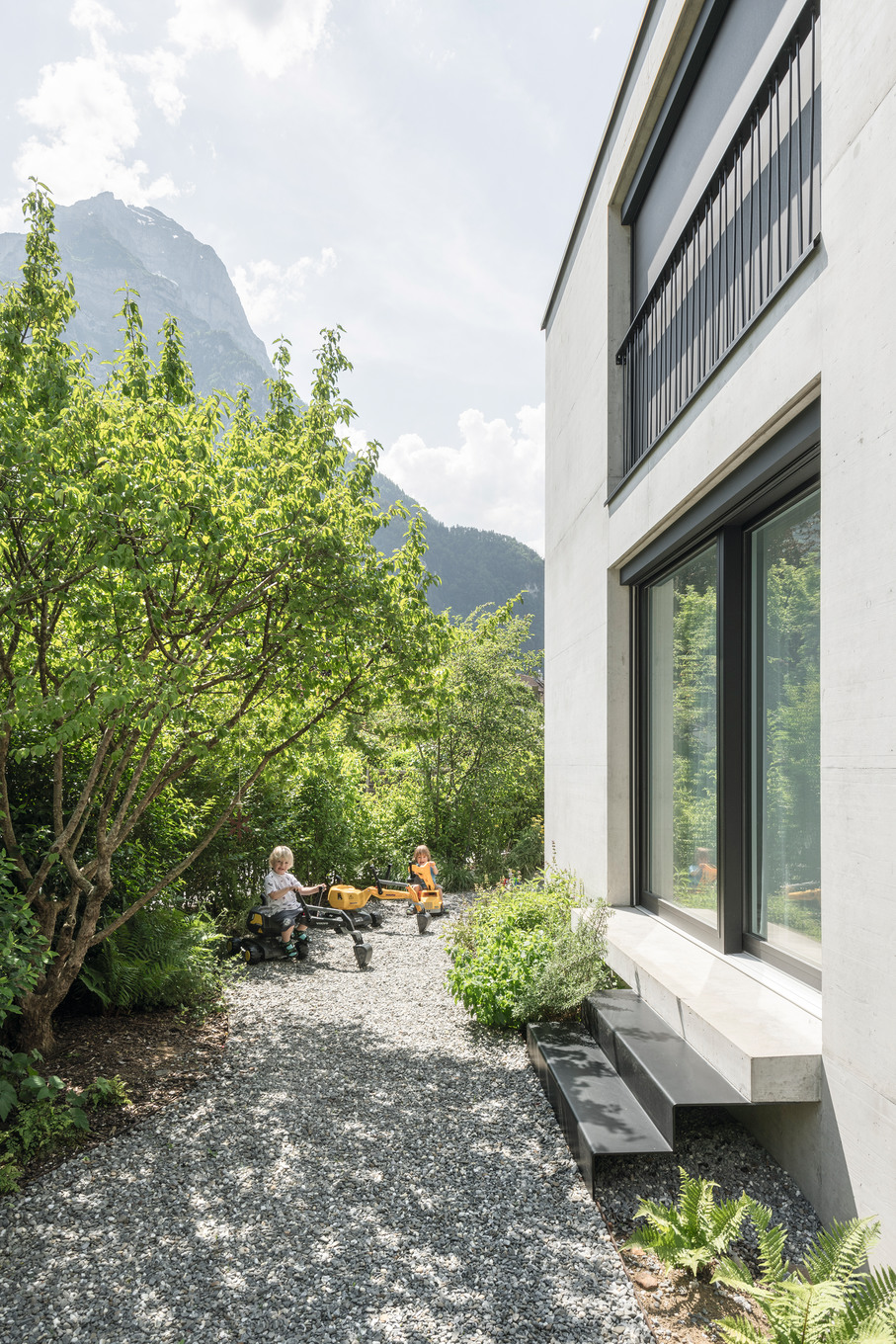 Familiennest auf Dreieckgrundstück