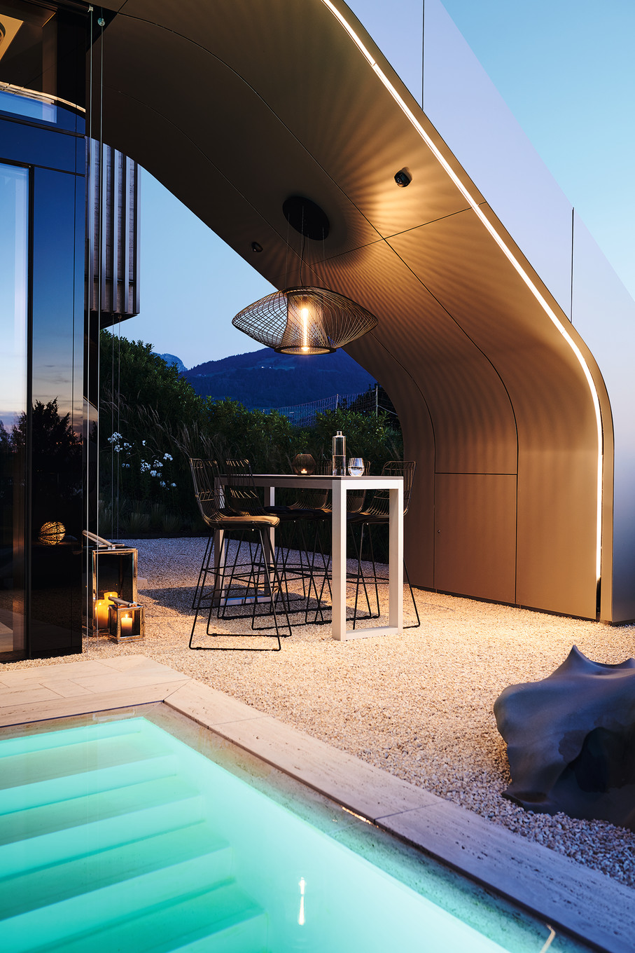 Über Stufen zum warmen Ambiente