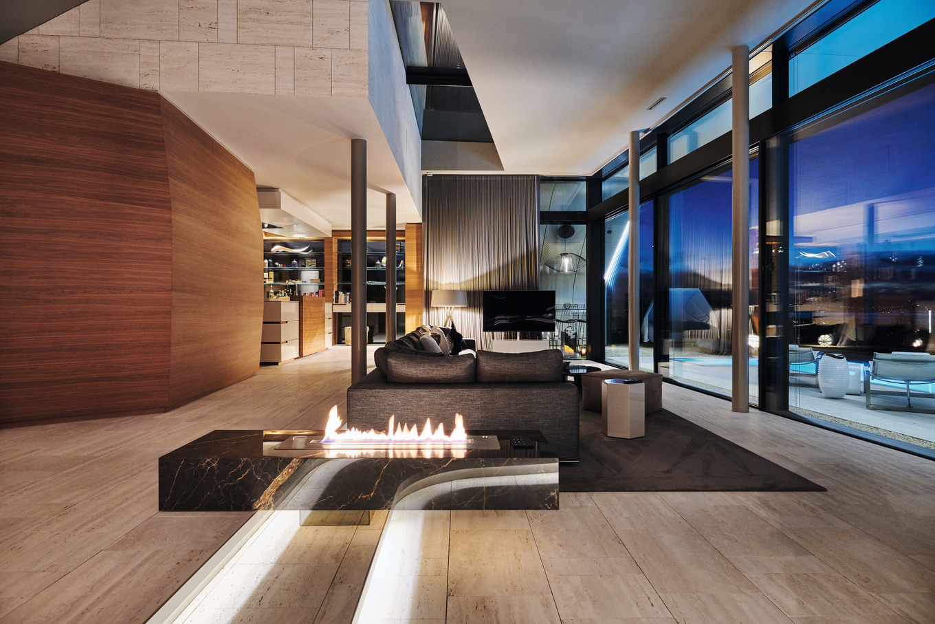 Über Stufen zum warmen Ambiente