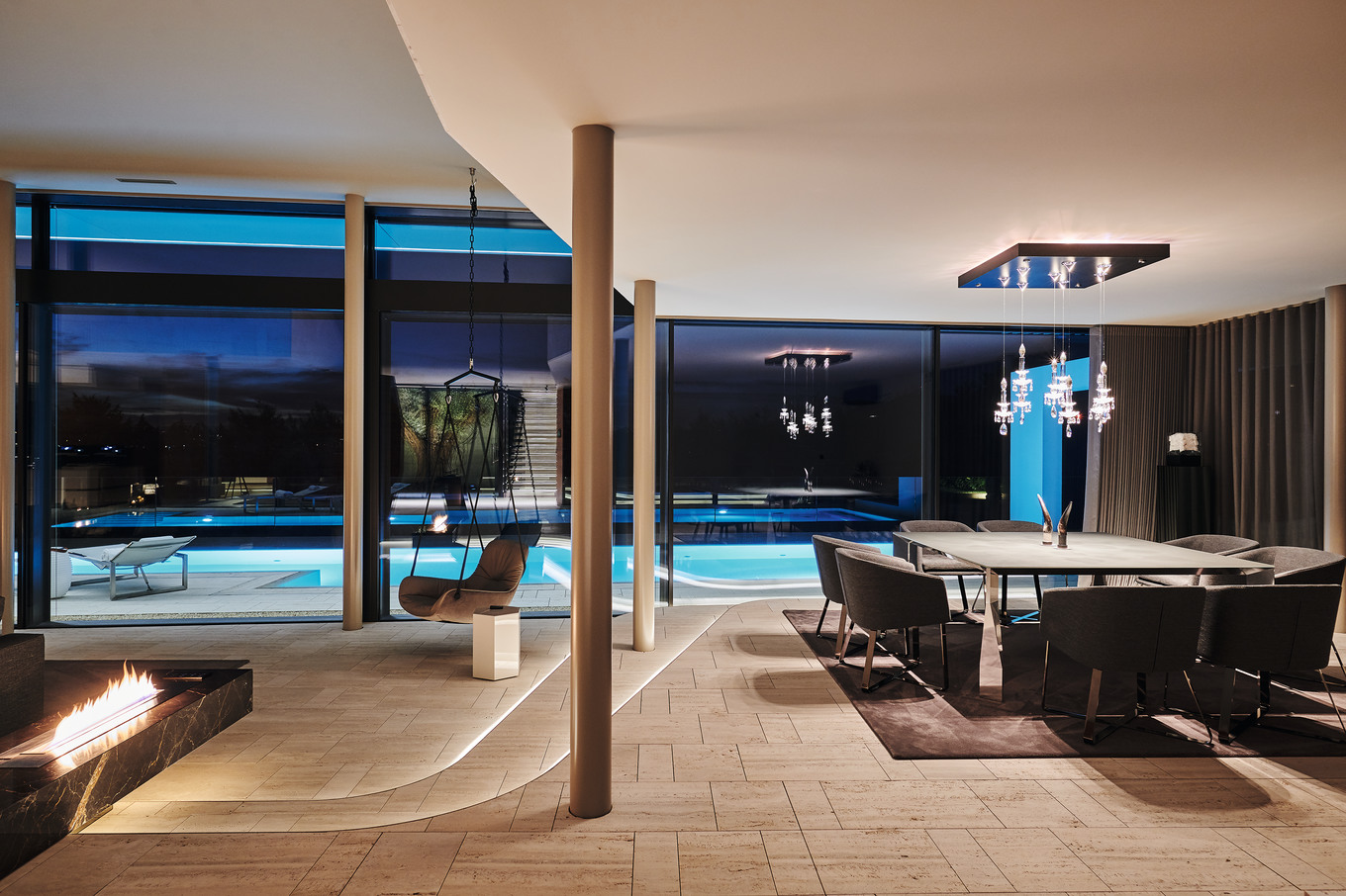 Über Stufen zum warmen Ambiente