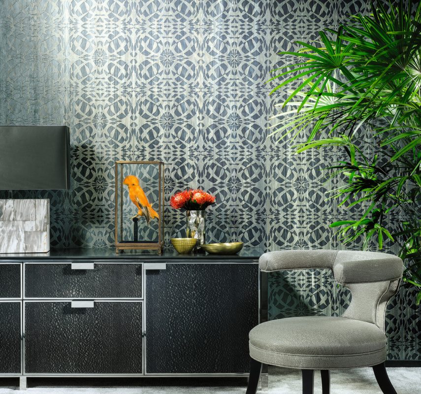 the wallpaper an iridescent effect