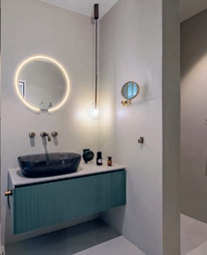 Fugenlose Boden- und Wandbeläge und Badprodukte von Antonio Lupi verwandeln das Badezimmer in einen Badetempel.