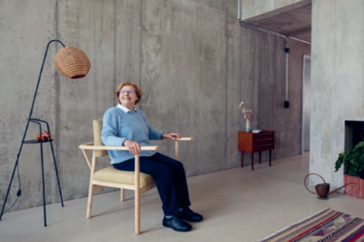 «Ich habe nach einem skandinavischen Namen gesucht, der peppig und frech ist und zu einer älteren Dame passt», erklärt Designerin Sarah Hossli den Stuhlnamen «Lotte».