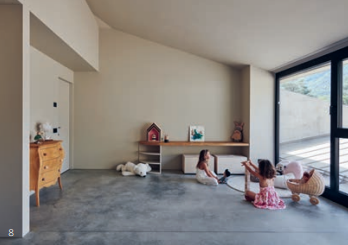 Im Moment teilen sich die beiden Mädchen ein Zimmer. Später besteht jedoch die Möglichkeit, die angedeutete Wand zu schliessen und zwei Räume daraus zu machen.