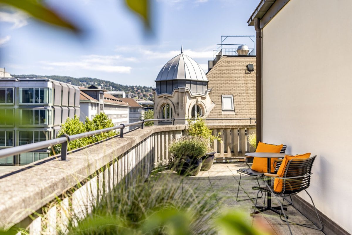 Terrasse mit Ausblick über Zürich