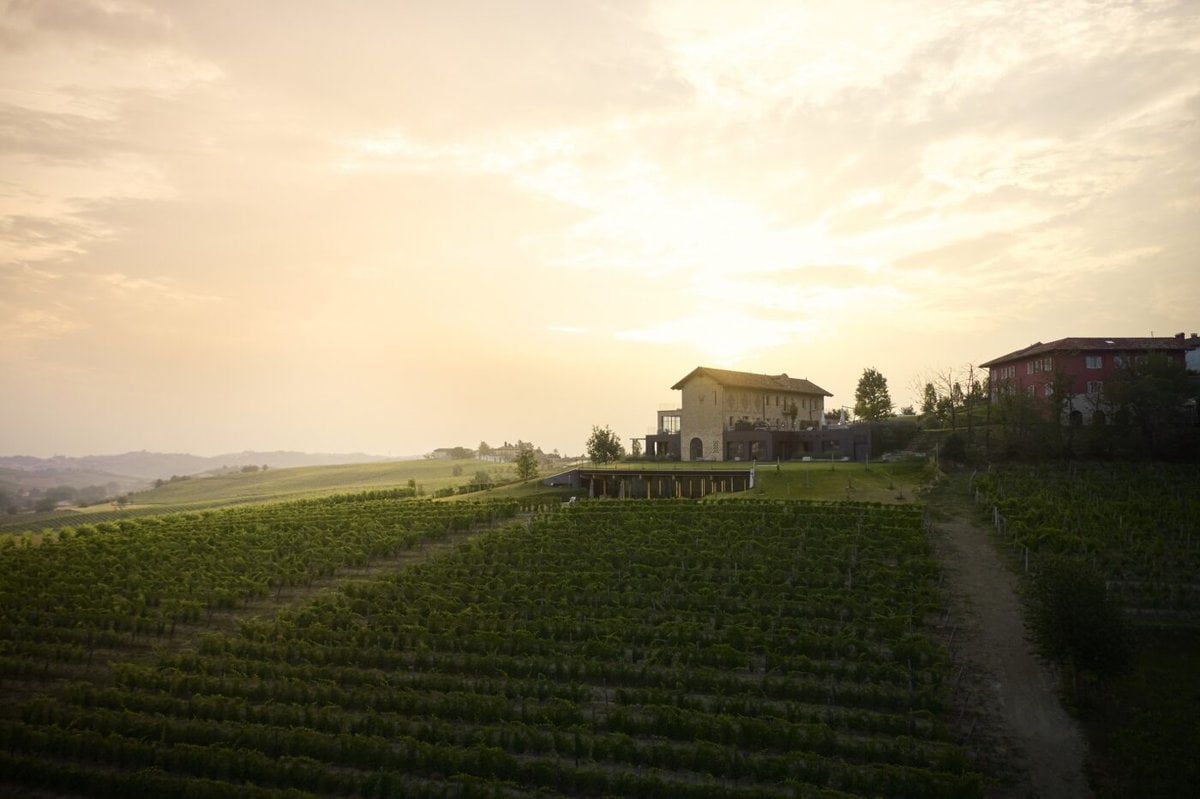 Ein neues Design-Agriturismo-Konzept inmitten der Piemonteser Weinberge: In der Landschaft der Unesco-Weltkulturerbestätte liegt das «Le Marne Relais».