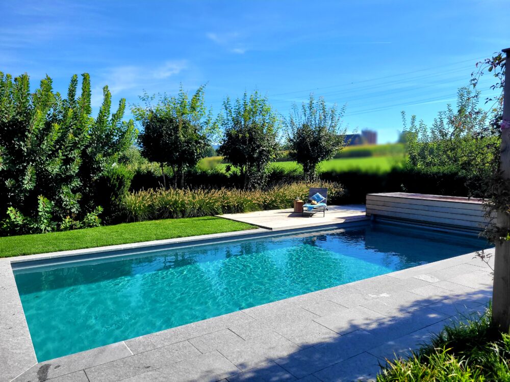 Living Pool